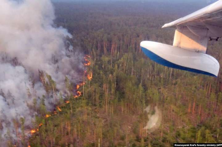 У Росії назвали основну причину пожеж у Сибіру