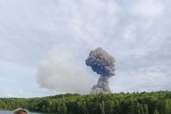 В России горят военные склады, идет эвакуация (видео)