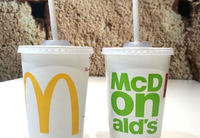 Бумажные трубочки для напитков в McDonald's оказались не подлежащими переработке