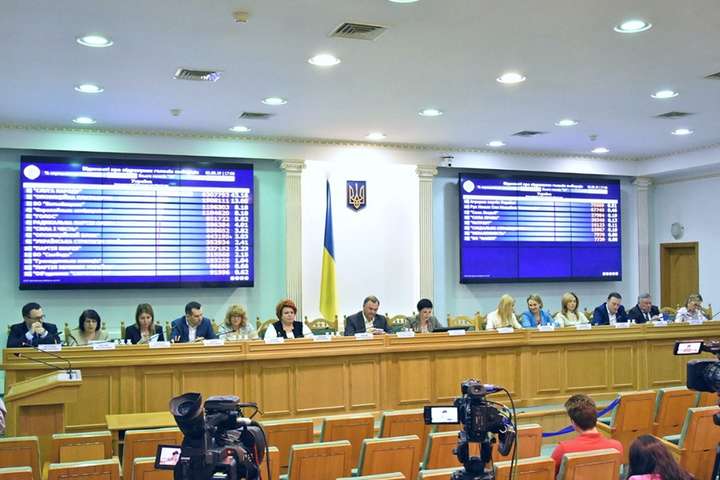 ЦВК обіцяє до опівночі оголосити результати парламентських виборів