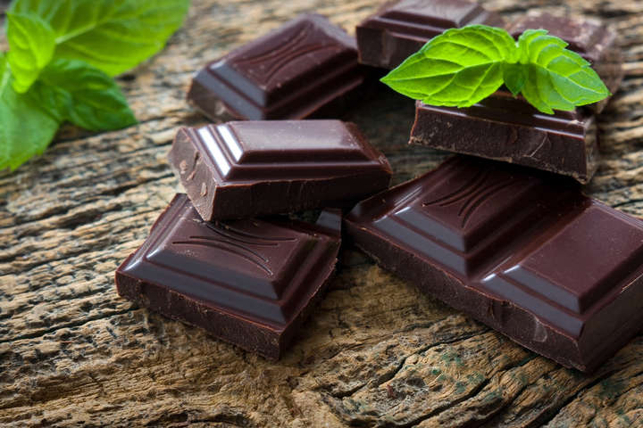 Споживання темного шоколаду вчені пов'язали зі зменшенням симптомів депресії