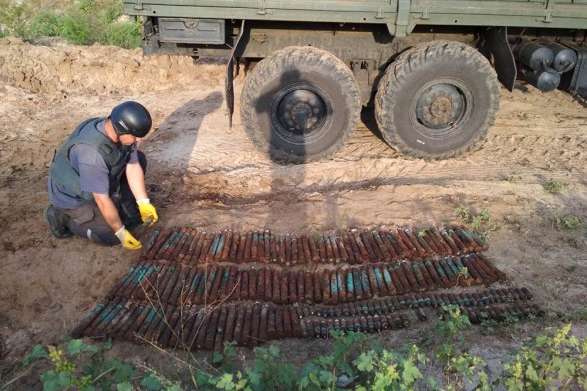 На приусадебном участке в Харьковской области обнаружены 200 артиллерийских снарядов