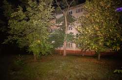 На Воскресенці чоловік випав з четвертого поверху