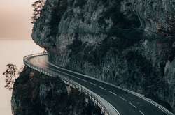 В Боливии автобус с медиками упал в пропасть, 14 погибших