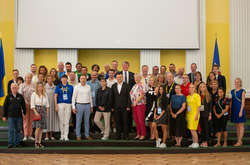 У столичній мерії урочисто зустріли учасників Чемпіонату Європи зі стрибків у воду