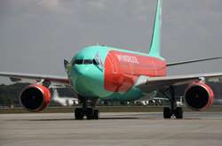 Авиакомпания Коломойского выиграла тендер на перевозки Зеленского