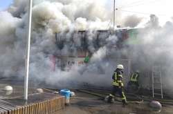   Горіла покрівля над павільйонами критого ринку   