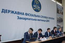 Володимир Зеленський під час візиту на Закарпаття