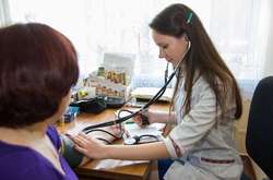 Урядовець наголошує, що з усіма проблемами треба спочатку йти до сімейного лікаря, який вже буде давати направлення до вузькопрофільного спеціаліста