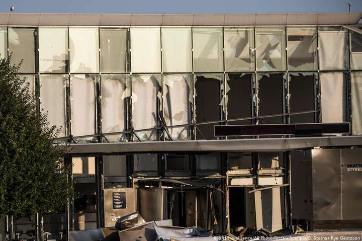 В столице Дании неизвестный взорвал фасад налоговой инспекции