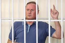  Колишній голова парламентської фракції «Партія регіонів» Олександр Єфремов, якого обвинувачують у державній зраді, вийшов під домашній арешт  