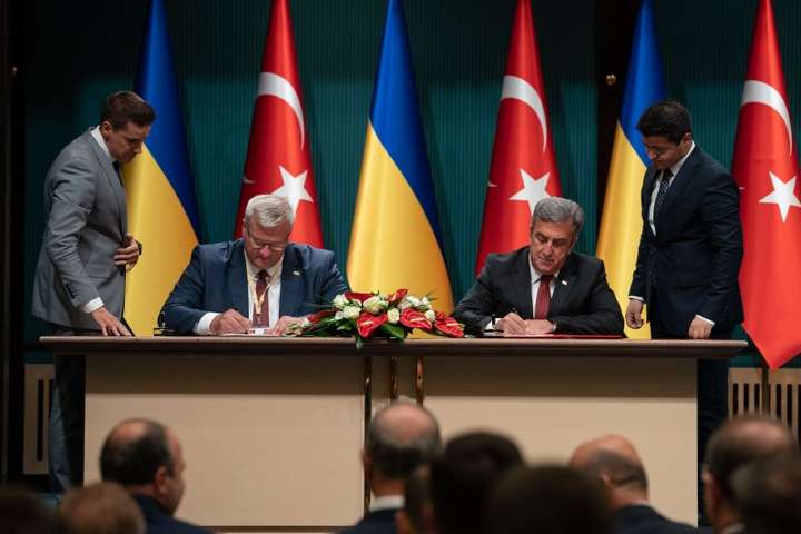 Україна і Туреччина підписали протокол про спільне використання й вивчення космосу
