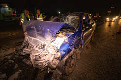 В результаті аварії у Lanos практично повністю знищена все передня частина