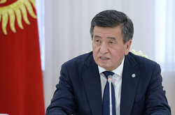  Жеенбеков 7 серпня перервав відпустку і виїхав до Бішкека 