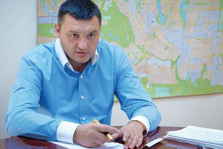 Соратник Медведчука силой забрал у людей свои подарки после того, как проиграл выборы