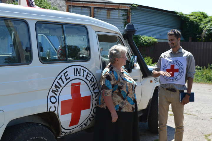 Міжнародний комітет Червоного хреста направив до ОРДЛО понад 230 тонн гумдопомоги