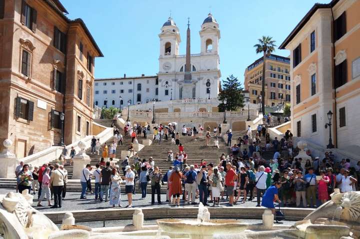 У Римі туристам заборонили сидіти на Іспанських сходах