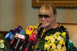 Лайма Вайкуле призналась, что собирается бросить курить