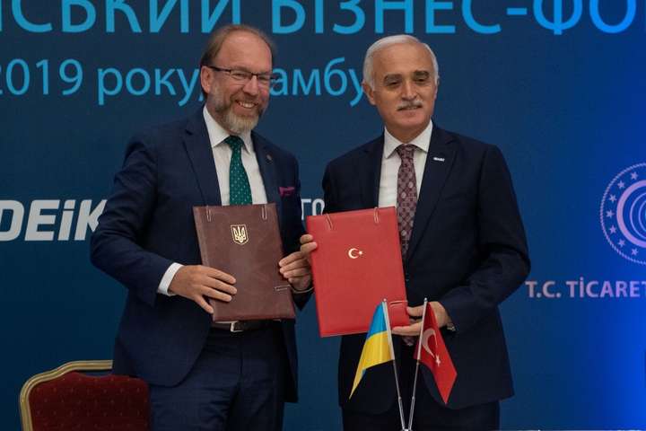 Украина подписала договор о развитии делового сотрудничества с Турцией