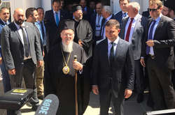 Патріарх Варфоломій провів президента України до кортежу