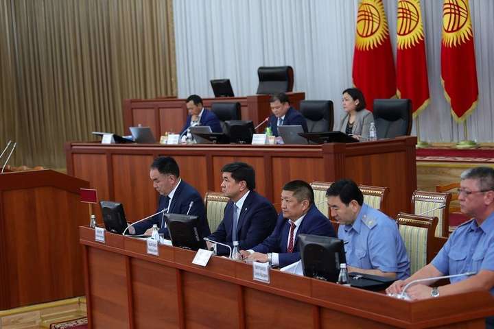 У Киргизстані депутати пропонують запровадити надзвичайний стан