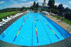 Мэрия Барселоны разрешила женщинам купаться в любом бассейне топлес