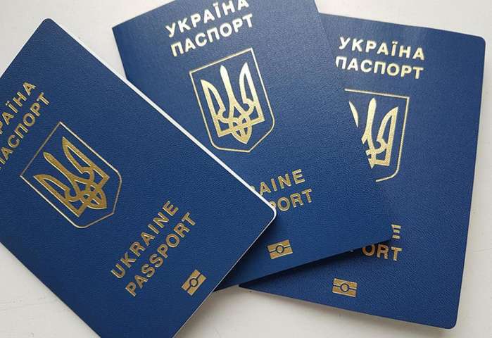 В Днепре 32 иностранных студента-медика пришли на экзамен с поддельными паспортами