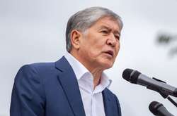 ЗМІ: експрезидента Киргизстану Атамбаєва відвезли до Держкомітету з нацбезпеки