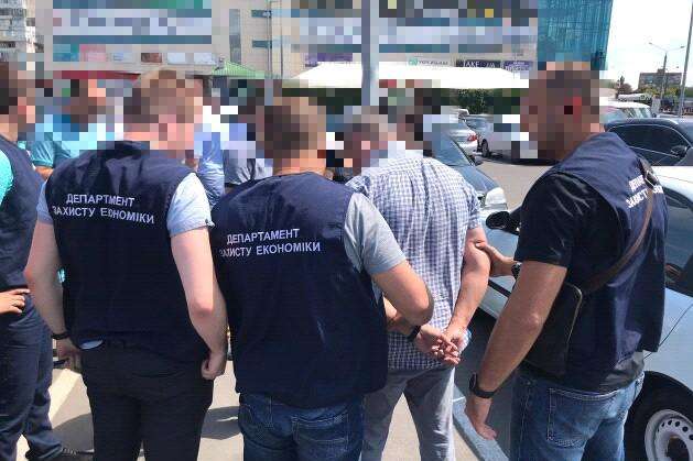 У Харкові на хабарі затримали службовця Держгеокадастру