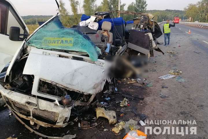 На Полтавщині в ДТП загинули два пасажири мікроавтобуса