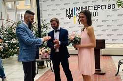 Керівник митної служби України випробував послугу «Шлюб за добу»