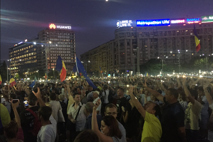 На антиурядовий мітинг у Бухаресті вийшло 25 тисяч людей