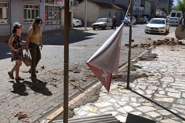 У Туреччині землетрус пошкодив близько тисячі будинків 