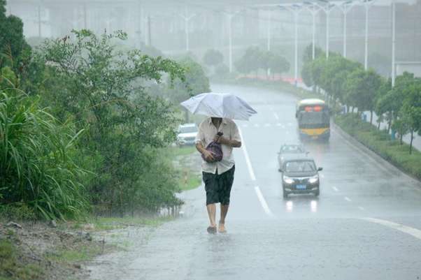 Супертайфун у Китаї: кількість жертв зросла до 28 осіб