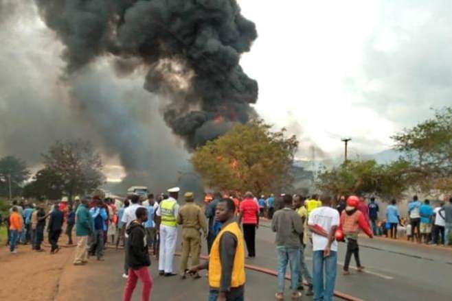 Кількість жертв в результаті вибуху бензовозу в Танзанії зросла
