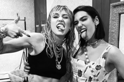  Майли Сайрус 
 instagram.com/redcarpetmood/ 