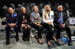 Представители семьи Уолтон