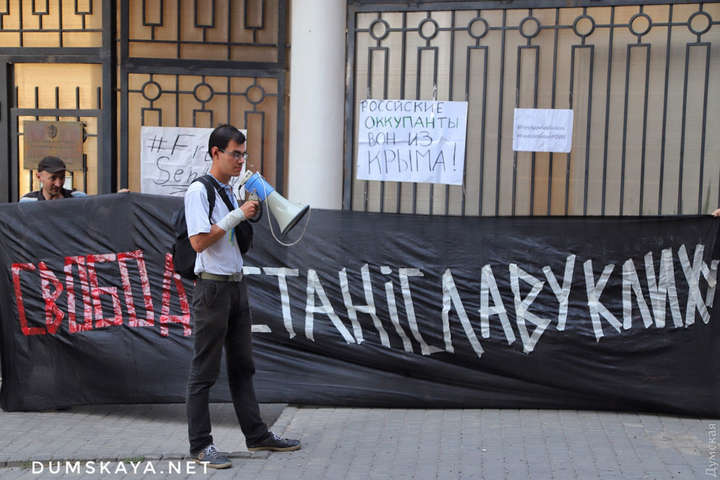 П'ять років з дня арешту Клиха: активісти пікетували в Одесі консульство РФ
