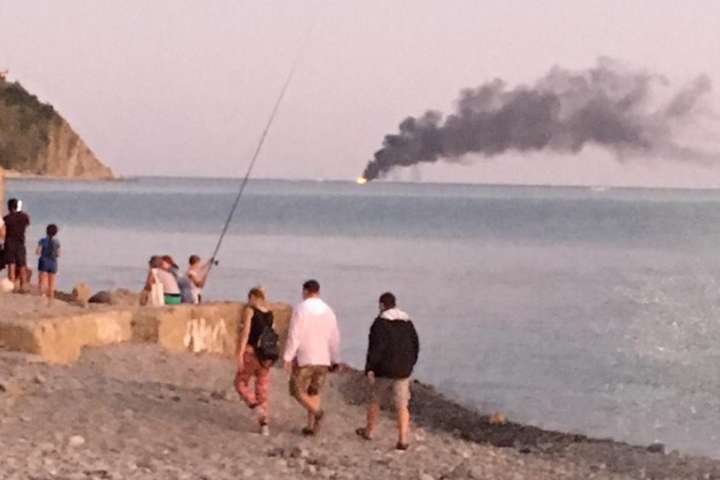 У Чорному морі загорілося і затонуло російське риболовецьке судно