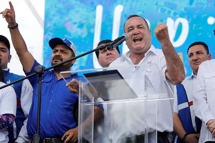 У Гватемалі президентські вибори виграв колишній керівник в'язниць 