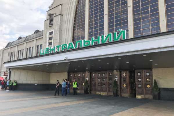 Двері центрального залізничного вокзалу Києва відремонтують за 3,5 млн грн