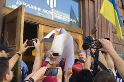 Слідчі ДБР допитували Порошенка дві години