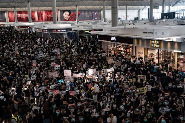 Аеропорт Гонконгу скасував усі рейси через протести 