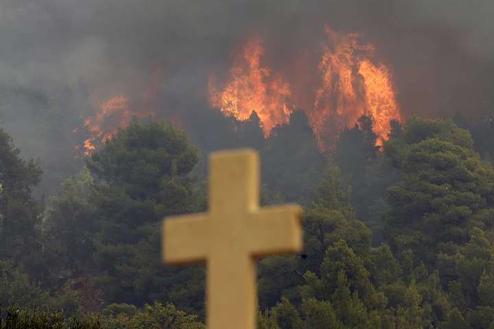 У Греції палає острів Евбея, евакуювали монастир