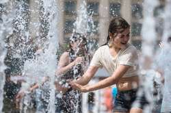 Синоптики прогнозують в Україні спеку, грози і град