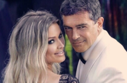 59-летний Бандерас вышел в свет с молодой любовницей и ее сестрой-близнецом