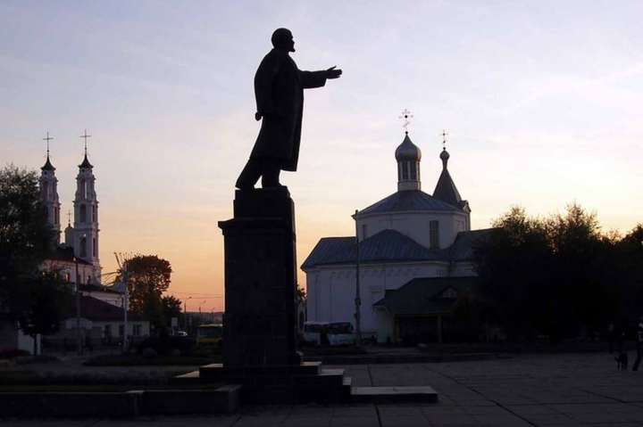 На Дніпропетровщині продають шеститонний бронзовий пам’ятник Леніну