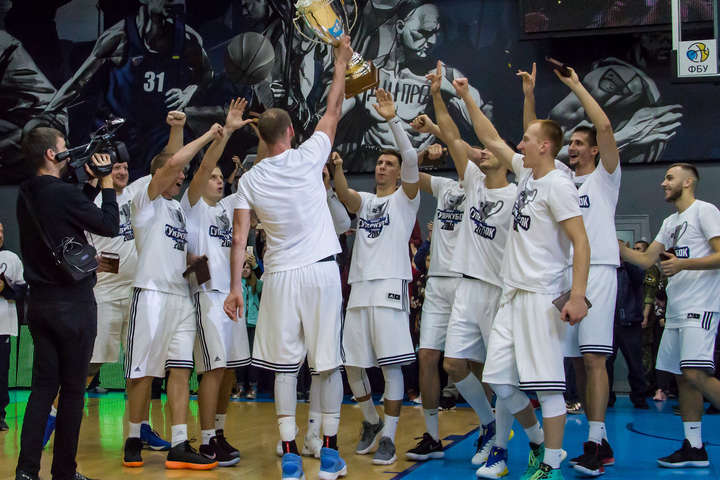 «Хімік» та «Дніпро» зіграють за перший трофей нового баскетбольного сезону