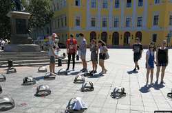 В Одесі активісти на підтримку бранців Кремля розставили 121 капкан (фото)