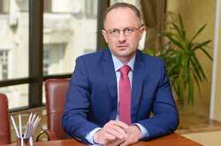 Роман Безсмертний був представником Україні в мінській групі в 2015-2016 рр. та місяць у 2019 році